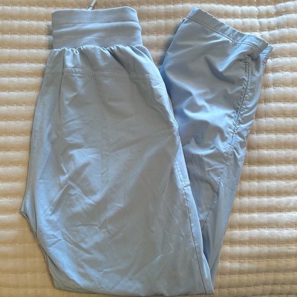Lululemon Women’s Beyond the Studio High Rise Crop in Blue Linen, Size 2 - Picture 13 of 14